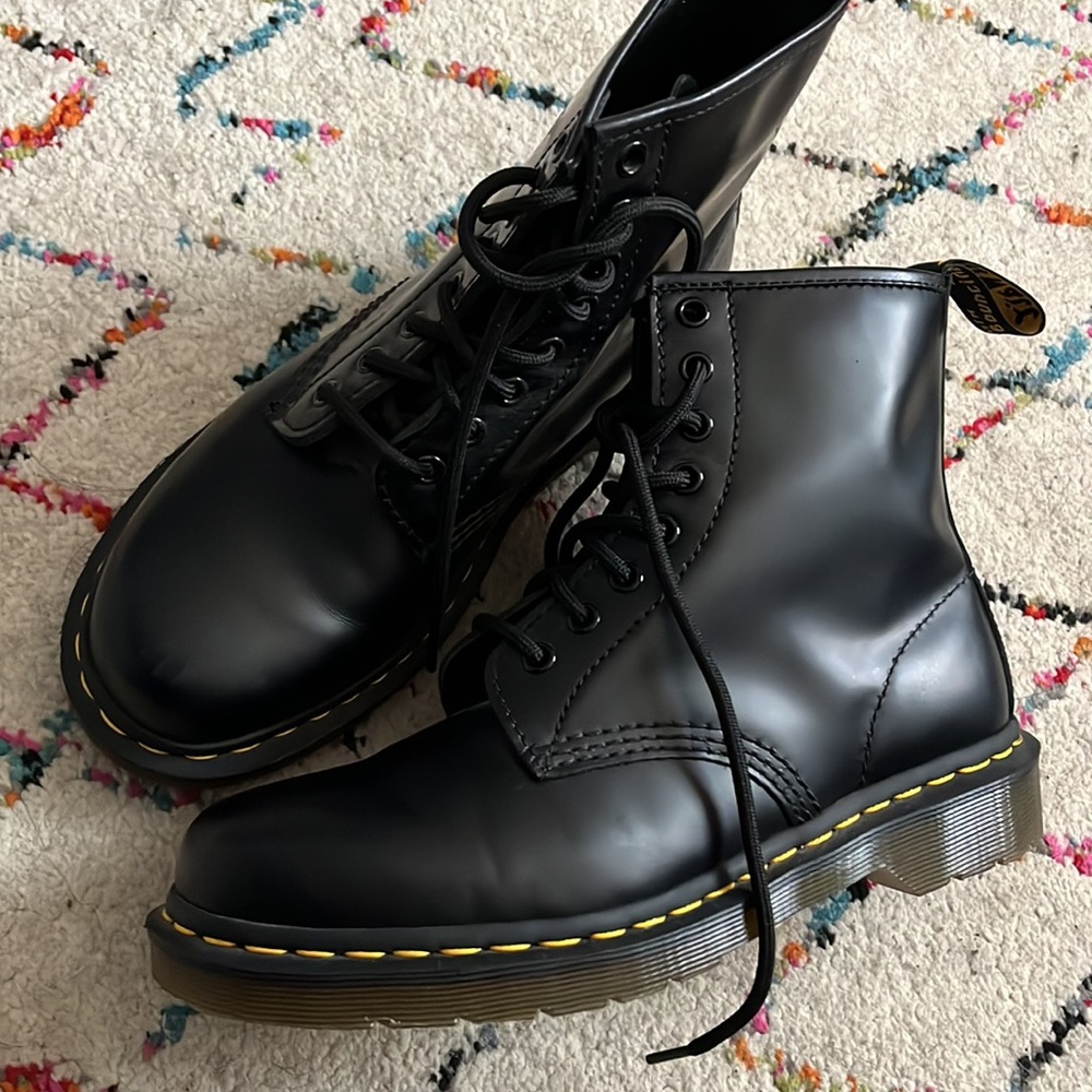Doc Marten 1460 Women’s Smooth Leather Lace Up Boots